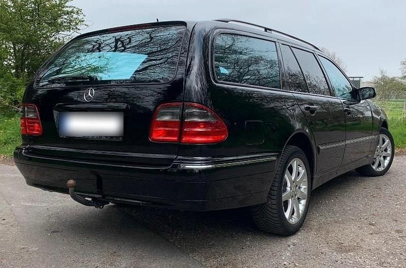 Gebraucht Mercedes E280 204 PS (150 kW) 2001 Schwarz Kombi