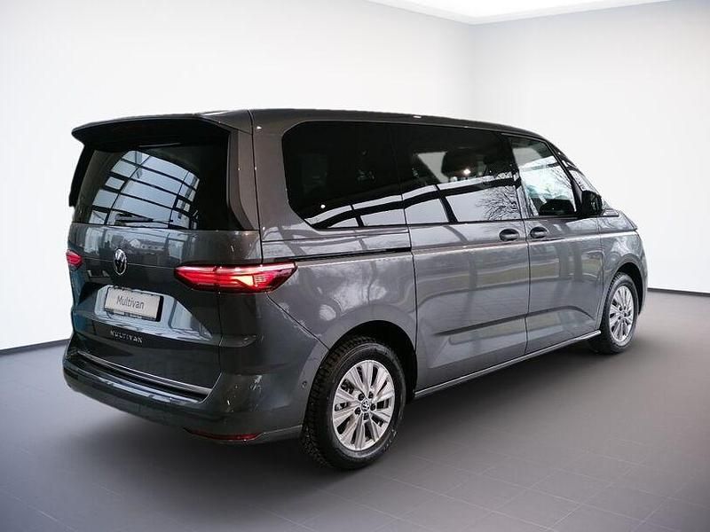 Second-hand VW Multivan Style 150 CP (110 kW) 2026 Gri Monovolum