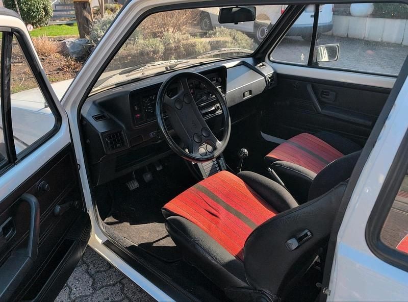 Gebraucht VW Golf I GTI 110 PS (80 kW) 1982 Weiß Kleinwagen