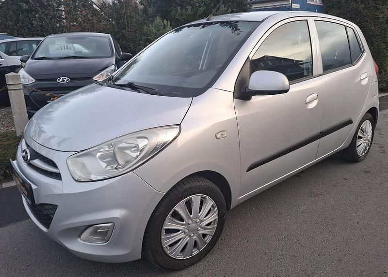 Gebraucht Hyundai i10 Edition 69 PS (50 kW) 2011 Silber Kleinwagen