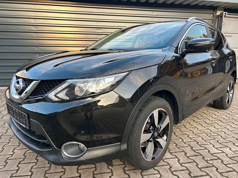 Schwarz Gebraucht 2016 Nissan Qashqai N-Connecta SUV | 13.900 € (Fairer Preis) - Bild 1/4