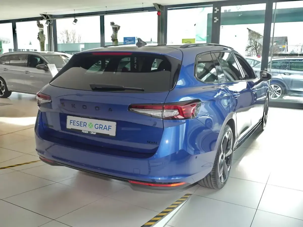 Neu Skoda Superb SportLine 265 PS (194 kW) 2026 Blau Kombi