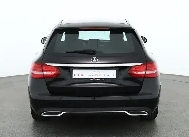 Gebraucht Mercedes C180 Avantgarde 156 PS (114 kW) 2017 Obsidianschwarz Kombi