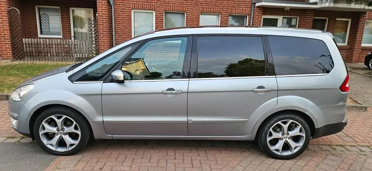 Gebraucht Ford Galaxy 175 PS (128 kW) 2010 Silber Van / Kleinbus