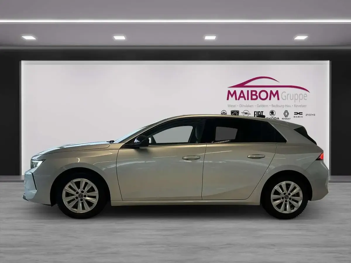 Gebraucht Opel Astra Elegance 131 PS (96 kW) 2023 Kristall silber Kleinwagen