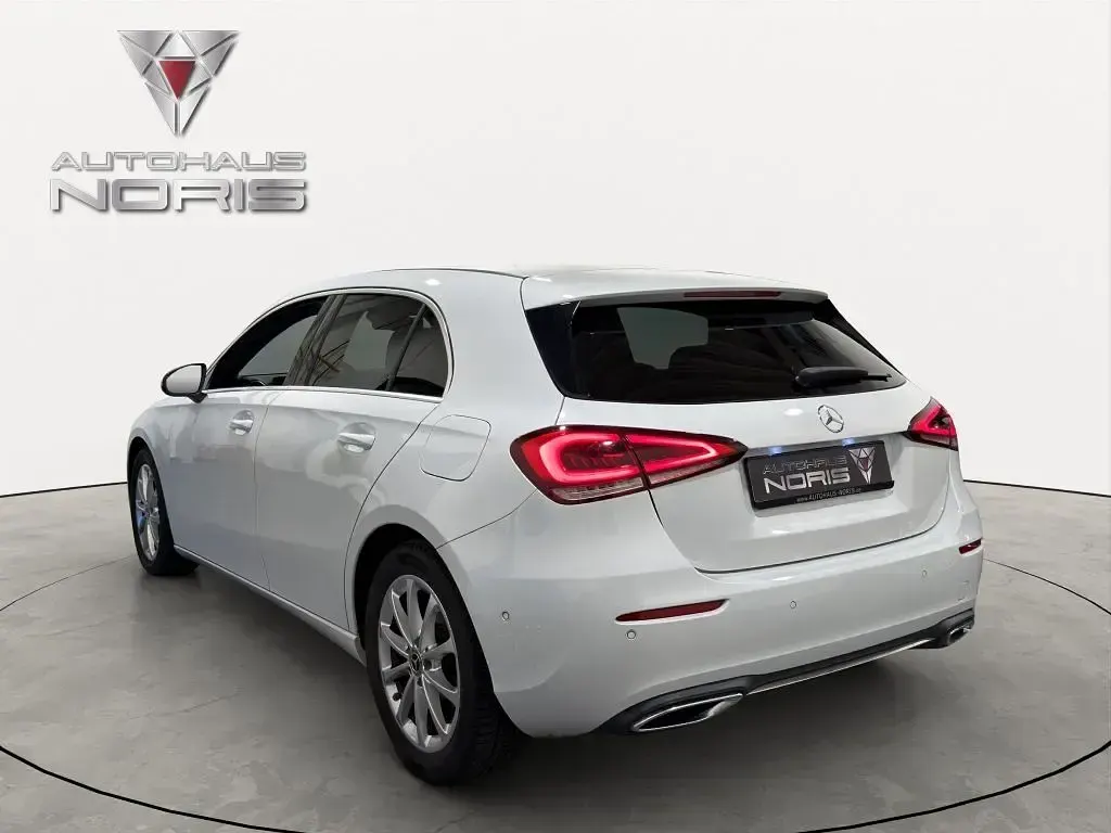 Gebraucht Mercedes A200 Premium 163 PS (119 kW) 2020 Weiß Limousine