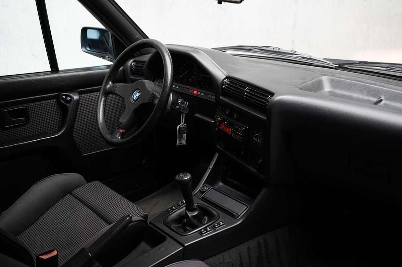 Gebraucht BMW 325 Cabriolet 170 PS (125 kW) 1987 Diamantschwarz metallic Cabrio