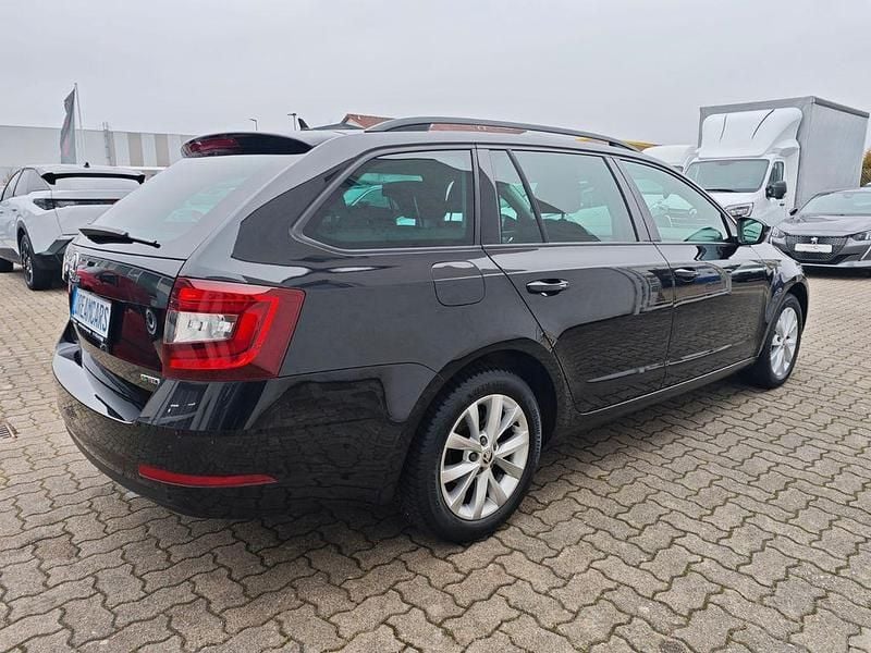 Gebraucht Skoda Octavia Ambition 131 PS (96 kW) 2020 Schwarz Kombi