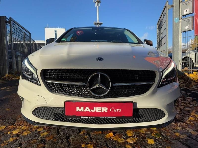 Weiß Gebraucht 2017 Mercedes CLA200 | 20.430 € (Fairer Preis) - Bild 1/4