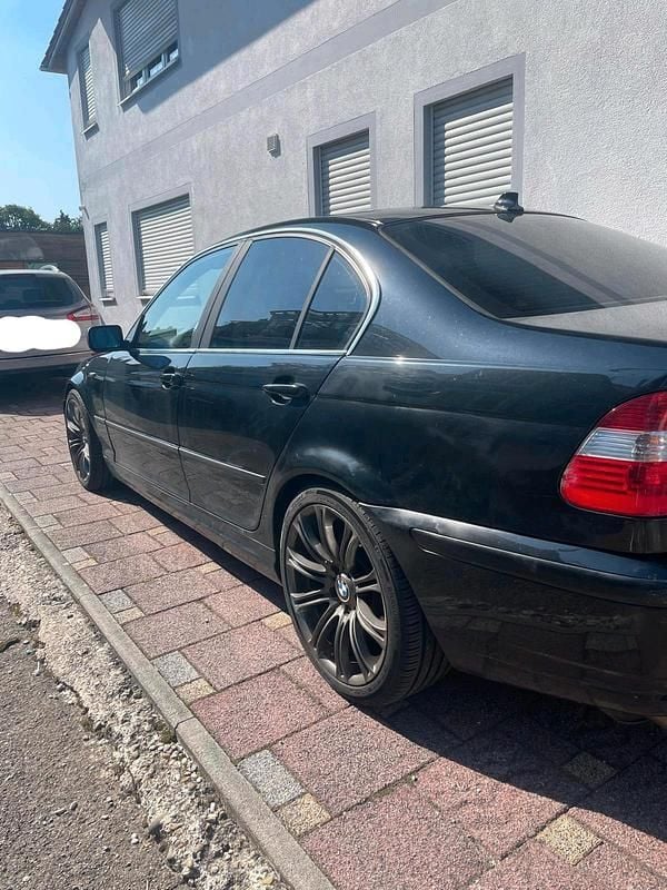 Schwarz Gebraucht 2003 BMW 330 Limousine | 5.200 € (Guter Preis) - Bild 1/4