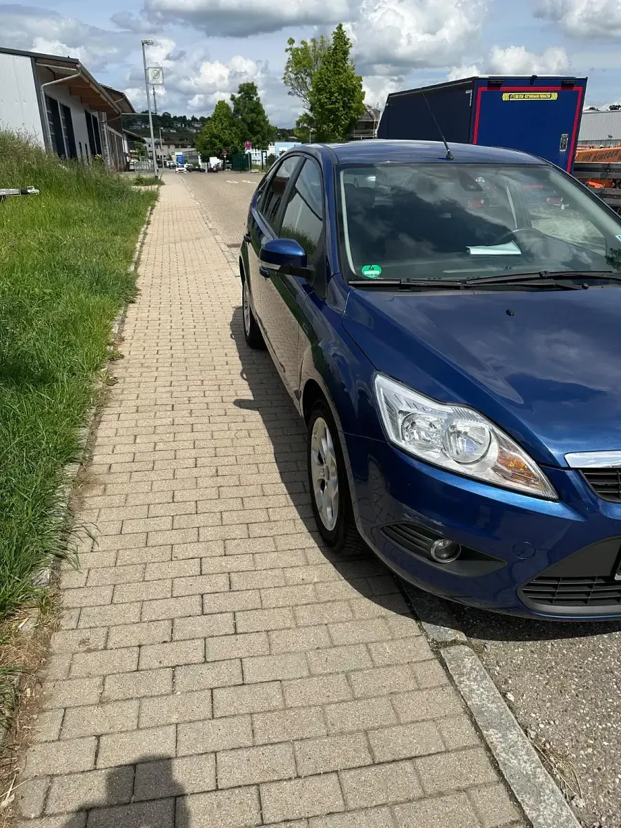 Gebraucht Ford Focus 100 PS (73 kW) 2008 Blau Limousine