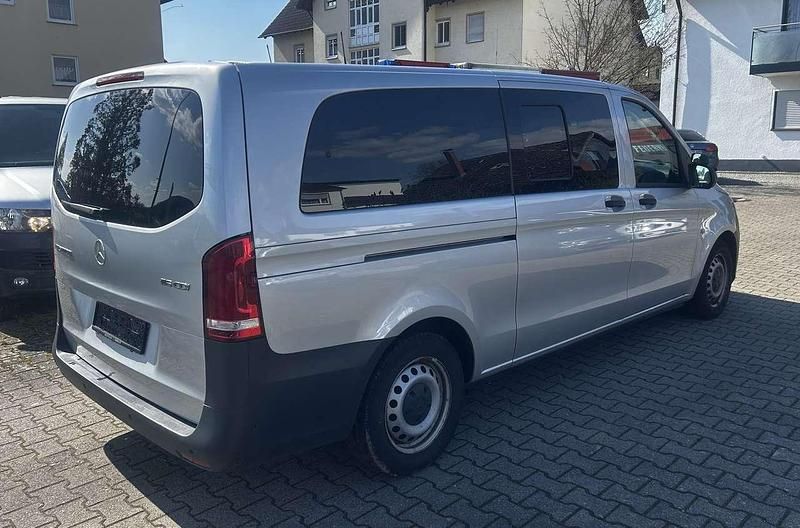 Gebraucht Mercedes Vito 163 PS (119 kW) 2020 Brillantsilber metallic Van