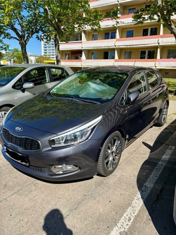 Gebraucht Kia Ceed Spirit 135 PS (99 kW) 2012 Grau Kleinwagen