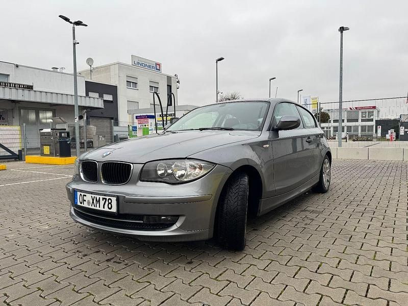 Gebraucht BMW 116 122 PS (89 kW) 2010 Grau Kleinwagen
