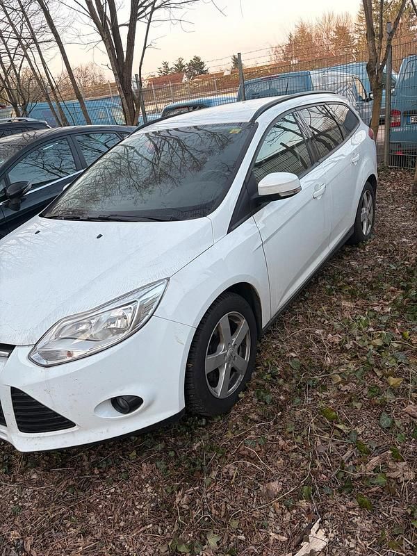 Gebraucht Ford Focus 125 PS (91 kW) 2014 Weiß Kombi