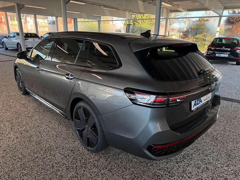 Neu VW Passat R-line 193 PS (141 kW) 2025 Silber Kombi