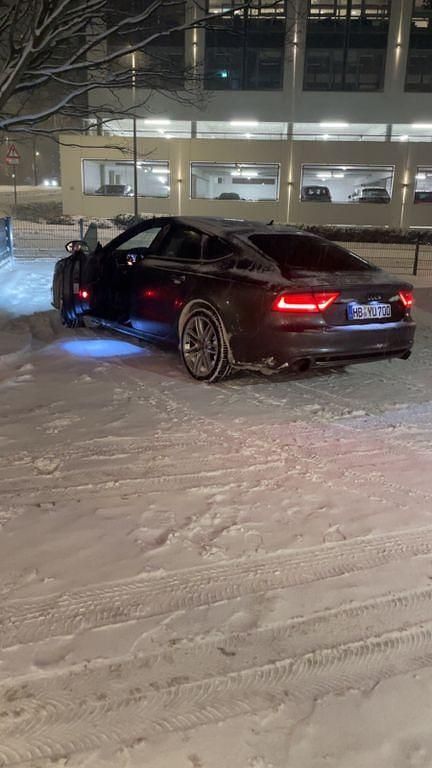 Grau Gebraucht 2013 Audi A7 Sportback Ambiente Kleinwagen | 15.000 € (Guter Preis) - Bild 1/4