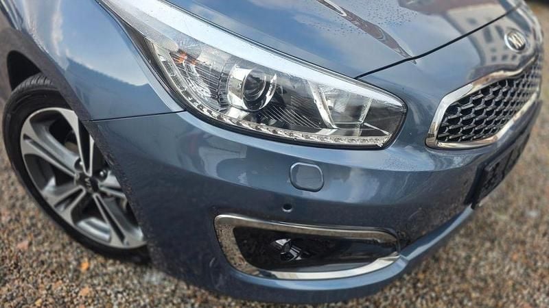 Blau Gebraucht 2016 Kia Ceed Sportswagon Platinum Edition Kombi | 9.000 € (Superpreis) - Bild 1/4