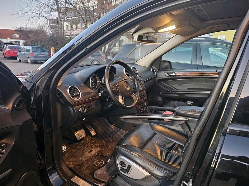 Schwarz Gebraucht 2007 Mercedes 320 SUV | 6.500 € - Bild 1/4