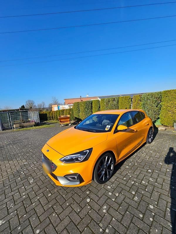 Gebraucht Ford Focus ST 280 PS (205 kW) 2022 Orange Limousine