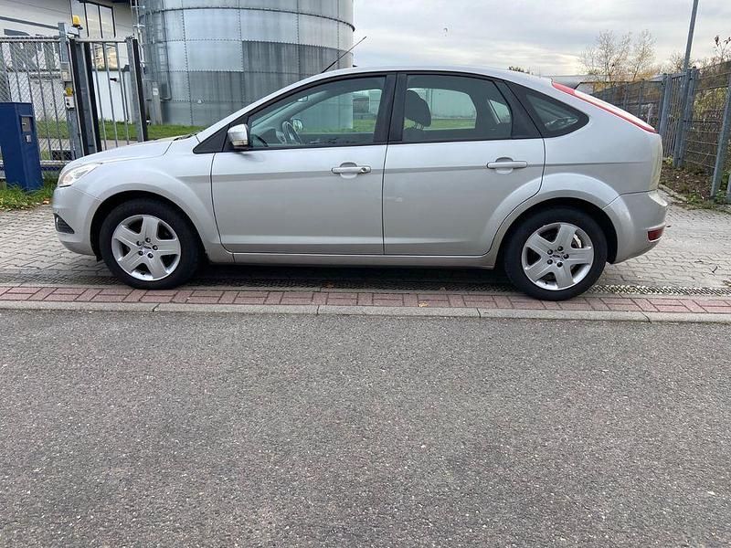 Gebraucht Ford Focus Style 101 PS (74 kW) 2008 Silber Limousine