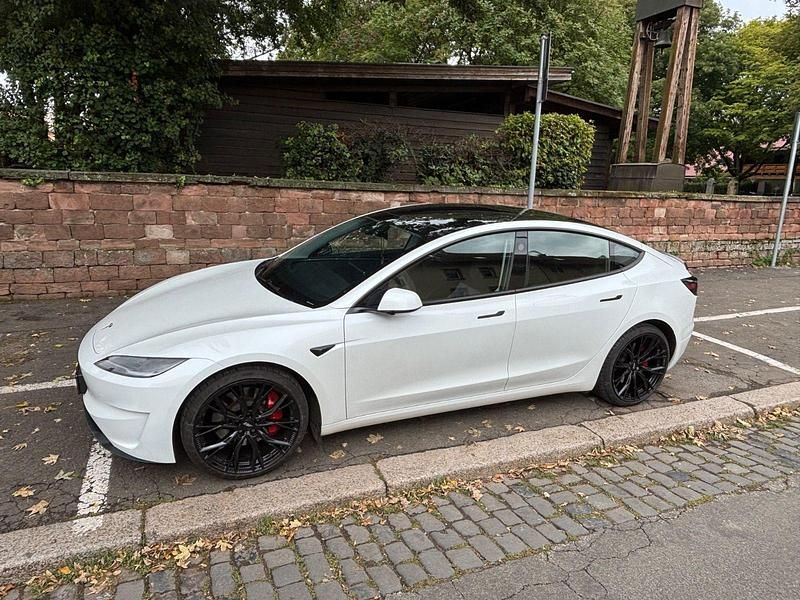 Weiß Gebraucht 2024 Tesla Model 3 Limousine | 51.500 € (Fairer Preis) - Bild 1/4
