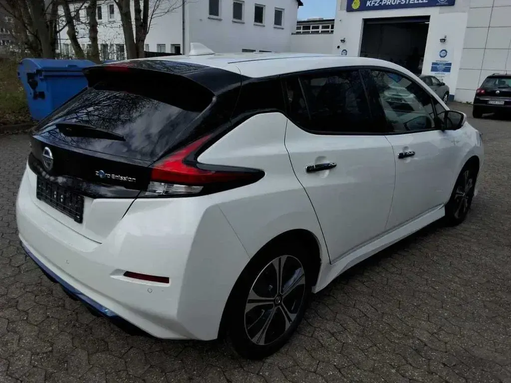 Gebraucht Nissan Leaf N-Connecta 110 kW (150 PS) 2021 Weiß Kleinwagen