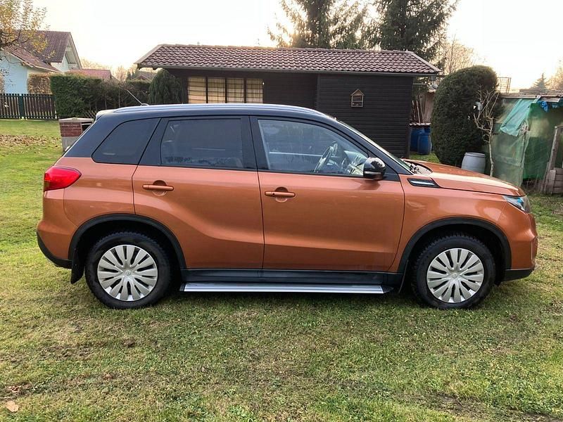Orange Gebraucht 2016 Suzuki Vitara Comfort SUV | 7.499 € (Superpreis) - Bild 1/4