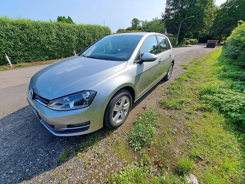 Silber Gebraucht 2014 VW Golf VII Comfortline Limousine | 10.290 € (Guter Preis) - Bild 1/4