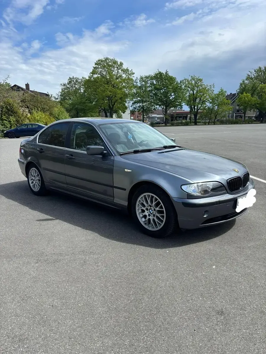 Gebraucht BMW 325 192 PS (141 kW) 2002 Grau Limousine