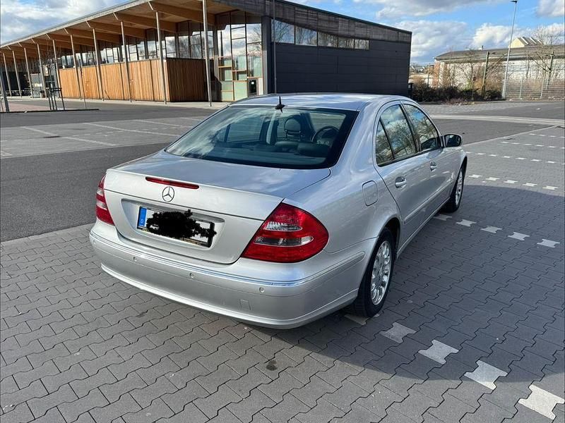 Gebraucht Mercedes E240 Elegance 177 PS (130 kW) 2006 Silber Limousine