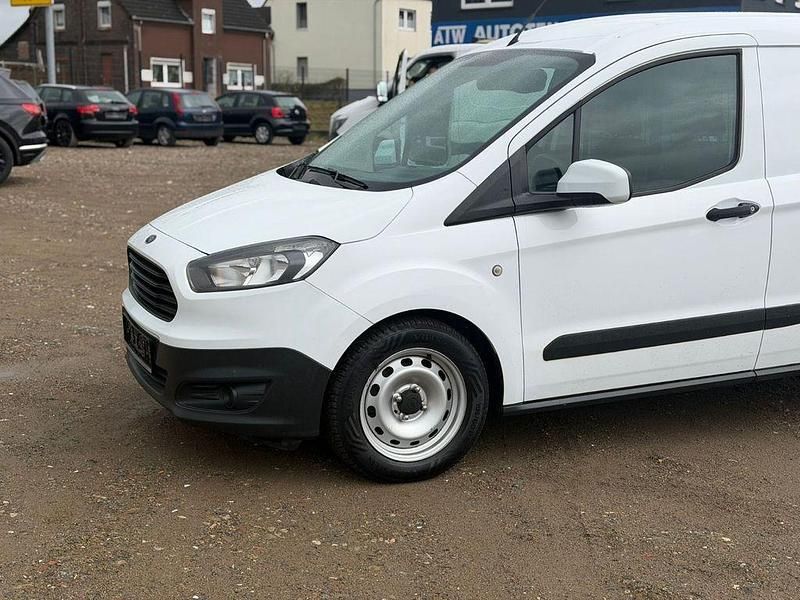 Gebraucht Ford Transit Basis 101 PS (74 kW) 2018 Weiß Van / Kleinbus