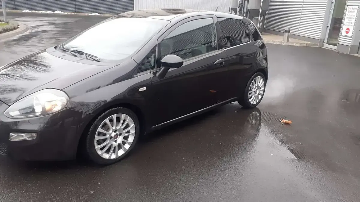 Gebraucht Fiat Punto Evo Pop 84 PS (61 kW) 2013 Schwarz Kleinwagen