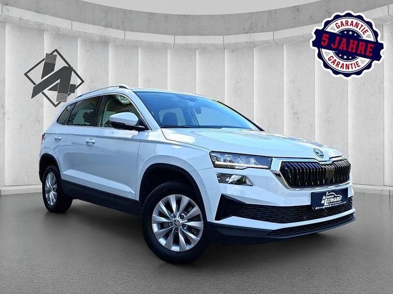Weiss Gebraucht 2024 Skoda Karoq SUV | 27.480 € (Superpreis) - Bild 1/4