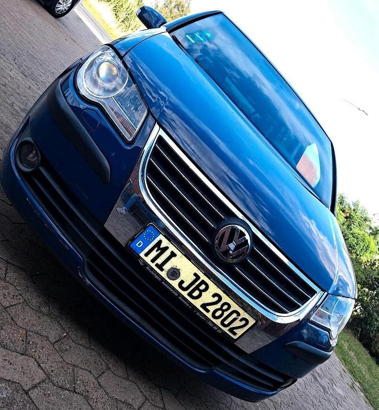Blau Gebraucht 2008 VW Touran Conceptline Van / Kleinbus | 3.050 € (Fairer Preis) - Bild 1/4