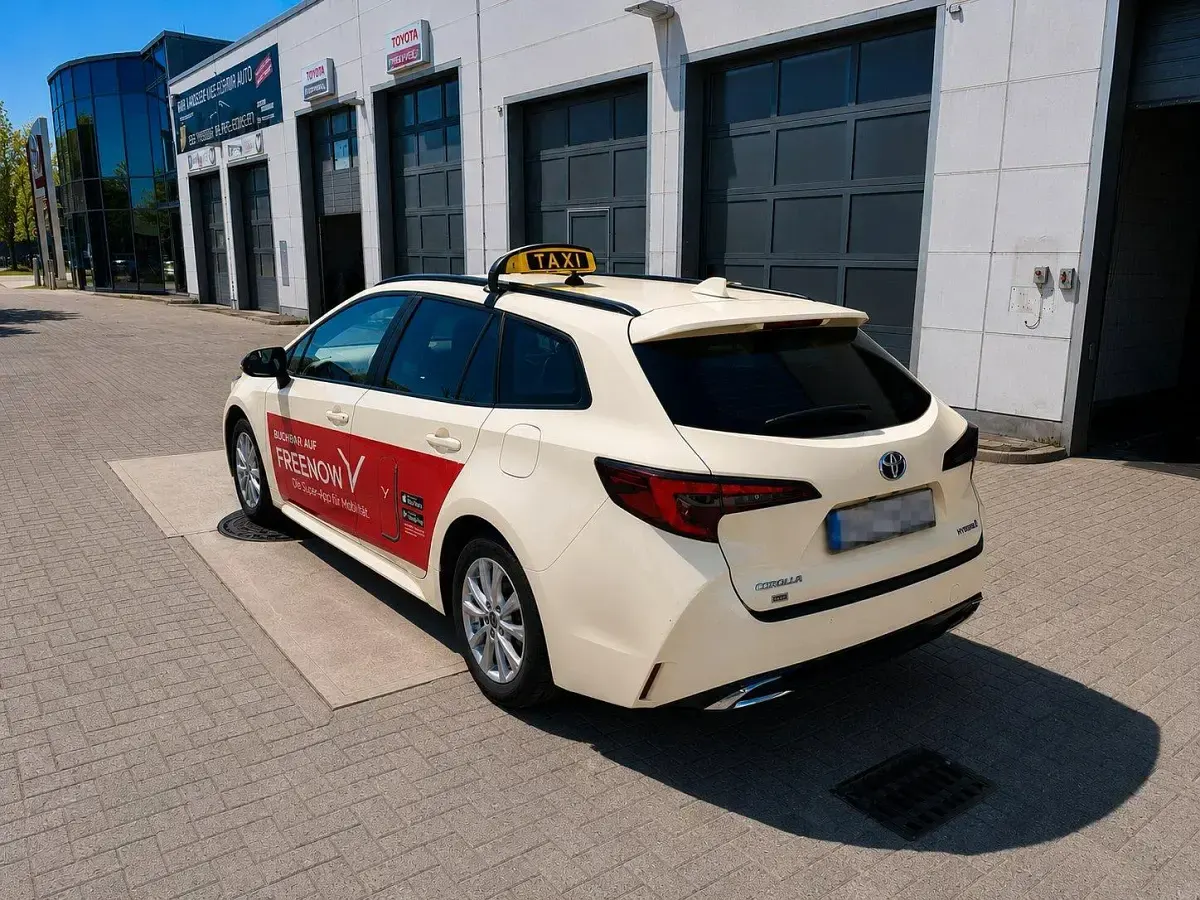 Używany Toyota Corolla 152 KM (111 kW) 2024 Czarny Kombi