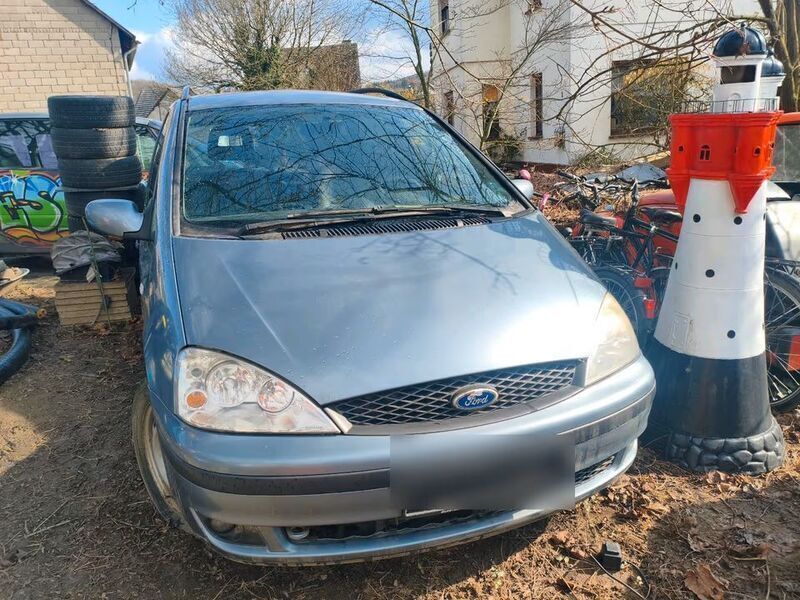 Blau Gebraucht 2002 Ford Galaxy Futura Van / Kleinbus | 1.450 € - Bild 1/4