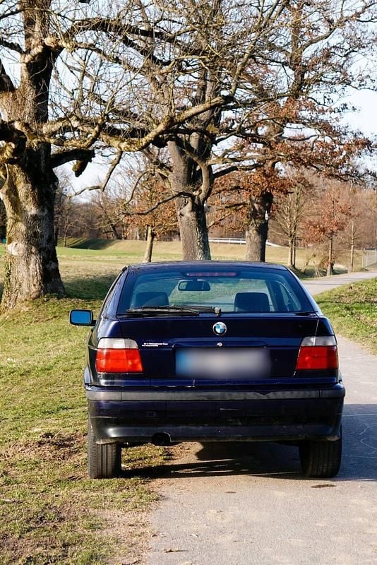 Gebraucht BMW 316 102 PS (75 kW) 1998 Blau Limousine