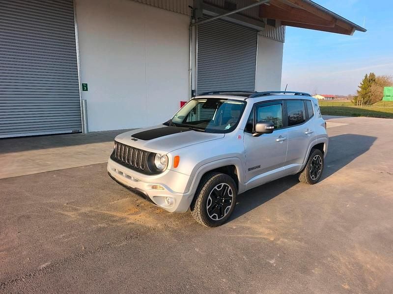 Gebraucht Jeep Renegade Trailhawk 170 PS (125 kW) 2015 Silber SUV