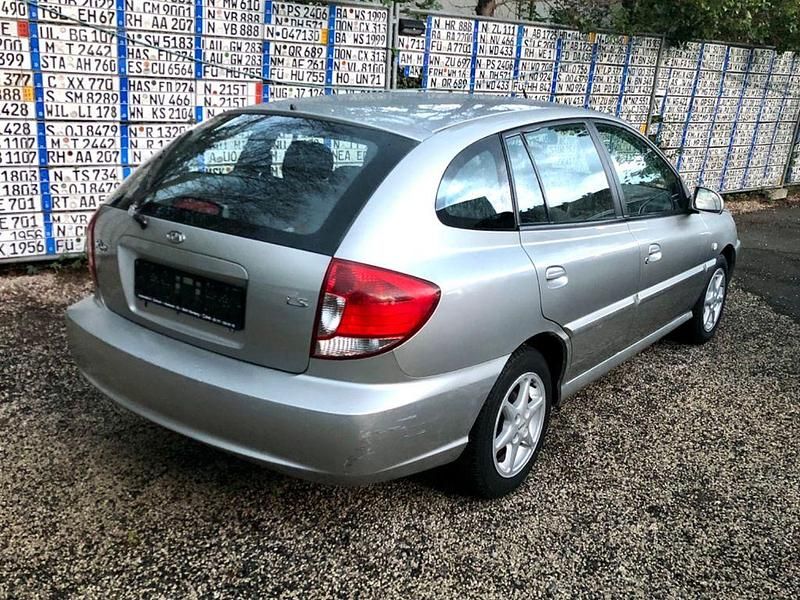 Gebraucht Kia Rio 97 PS (71 kW) 2004 Cool silver Kombi