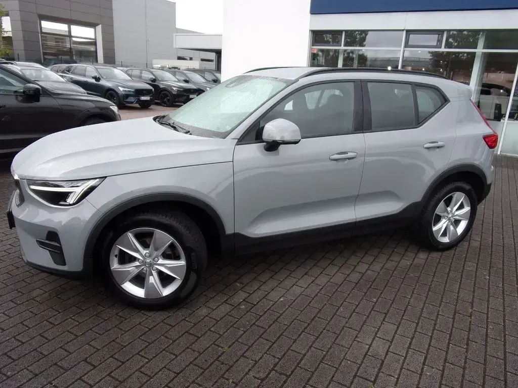 Gebraucht Volvo XC40 129 PS (94 kW) 2024 Grau SUV