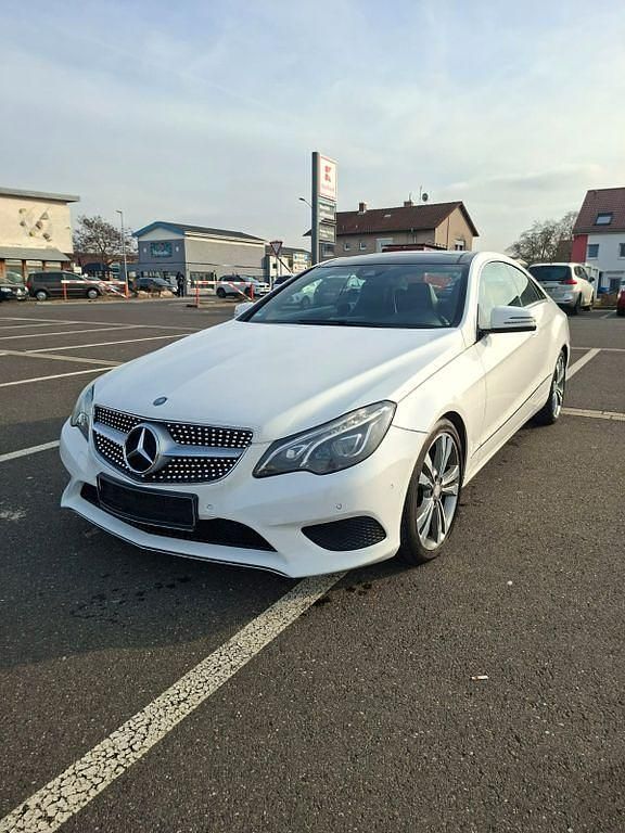 Gebraucht Mercedes E250 204 PS (150 kW) 2013 Weiß Coupé