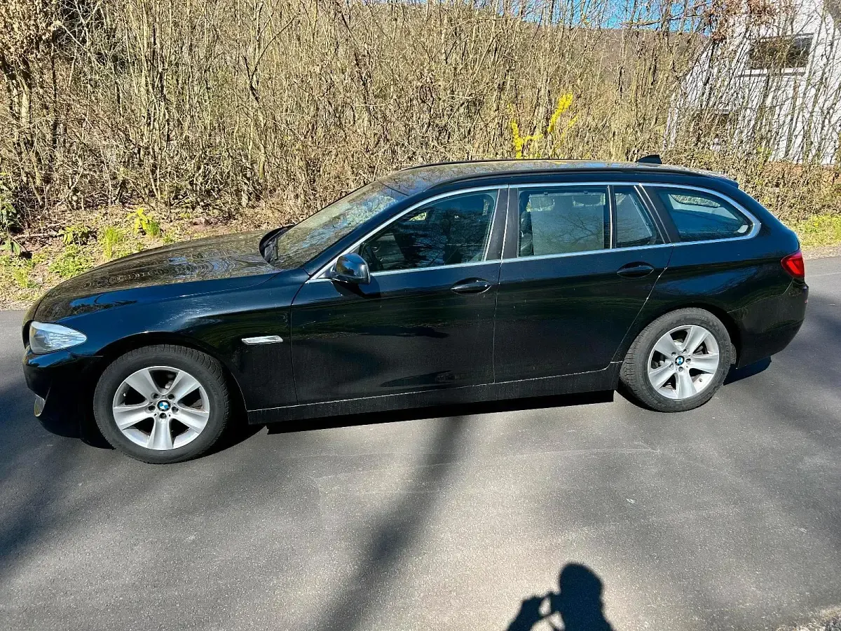Gebraucht BMW 523 204 PS (150 kW) 2011 Schwarz Kombi