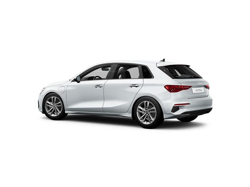 Gebraucht Audi A3 Sportback e-tron Ambiente 204 PS (150 kW) 2022 Gletscherweiß metallic Kleinwagen