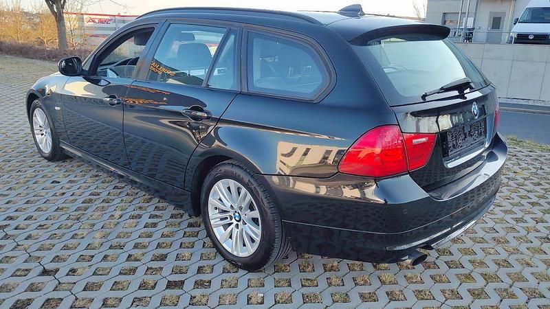 Gebraucht BMW 318 143 PS (105 kW) 2012 Schwarz Kombi