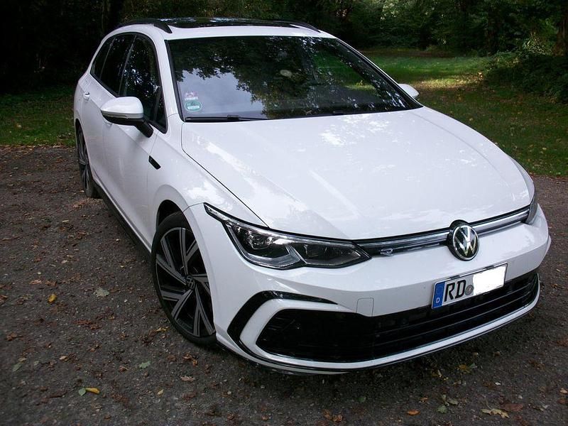 Weiß Gebraucht 2021 VW Golf VIII R-line Kombi | 22.950 € (Fairer Preis) - Bild 1/4