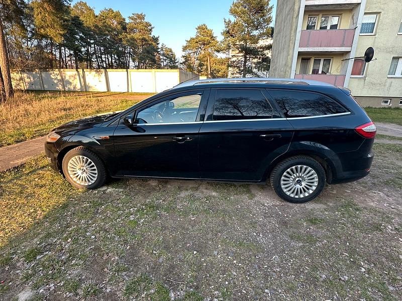Gebraucht Ford Mondeo 140 PS (102 kW) 2010 Schwarz Kombi