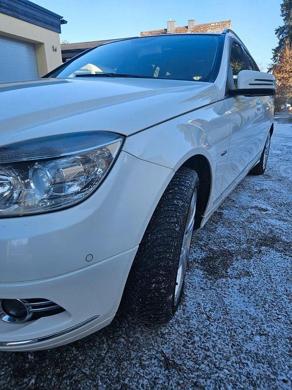 Gebraucht Mercedes C220 Avantgarde 170 PS (125 kW) 2010 Weiß Kombi