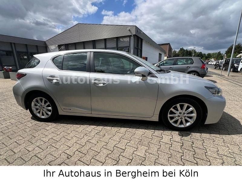 Gebraucht Lexus CT200h 99 PS (72 kW) 2011 Silber Limousine