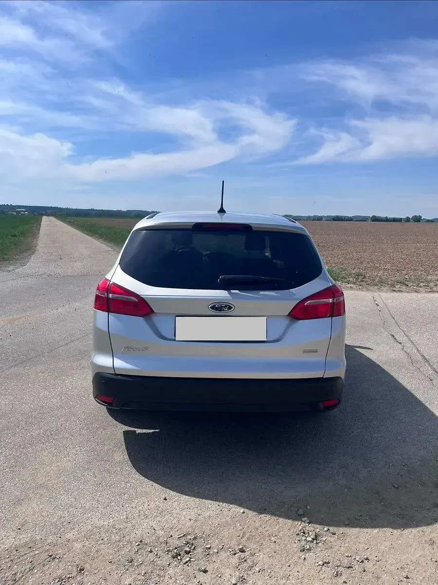 Używany Ford Focus Cool & Connect 125 KM (91 kW) 2018 Srebrny Kombi